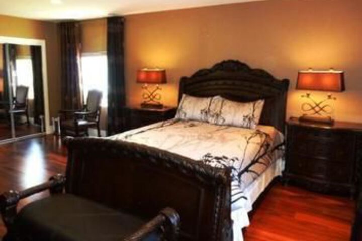 Room 6 of 33