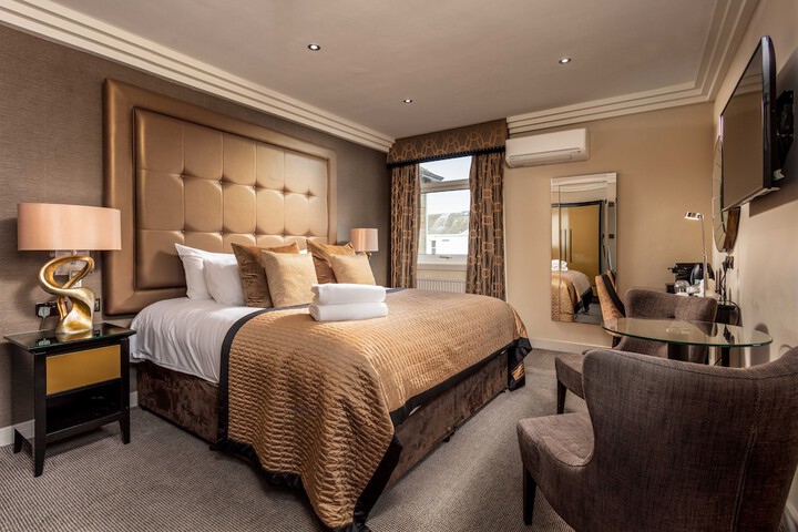 Room 27 of 54