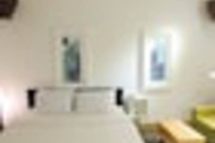 Room 32 of 180