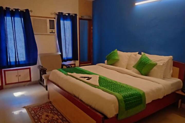 Room 5 of 20