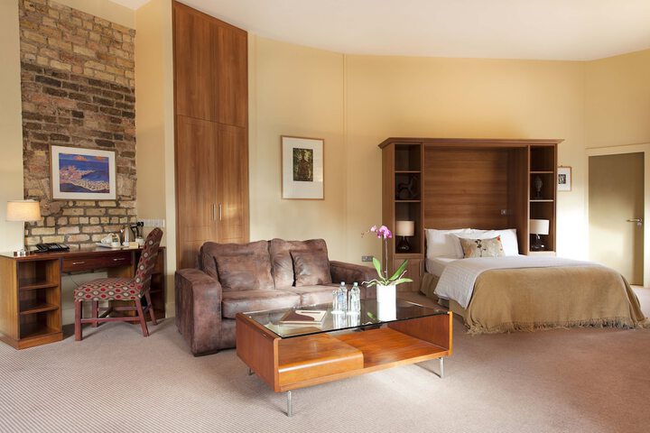 Room 3 of 21