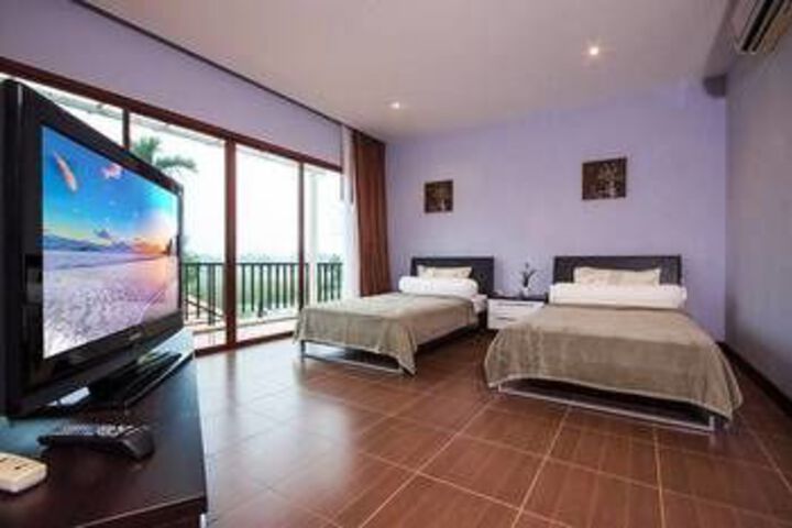 Room 15 of 28