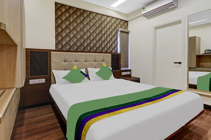 Room 6 of 26