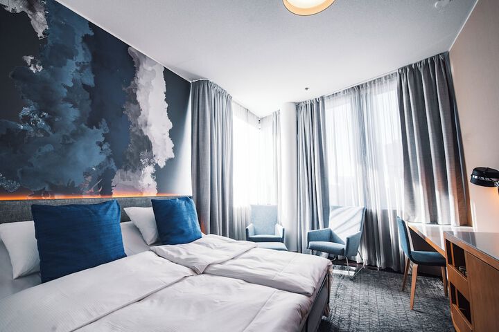 Room 16 of 93