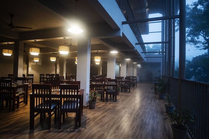 Dining 11 of 14
