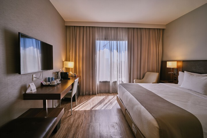 Room 16 of 102