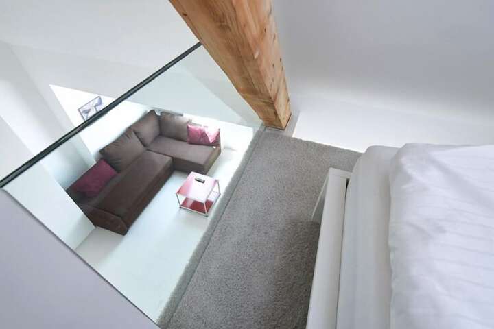 Room 7 of 13