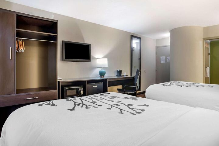 Room 43 of 100