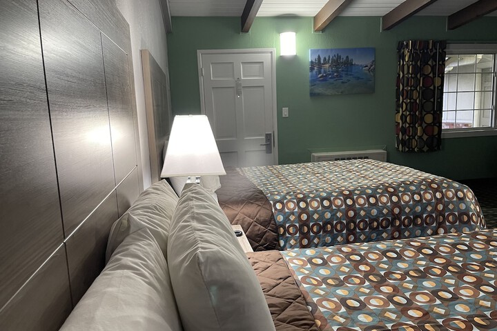 1 Queen Bed (53 of 56)