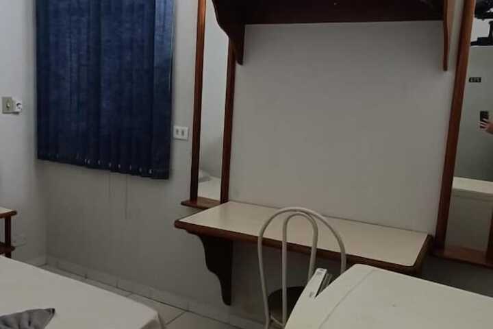 Room 3 of 34