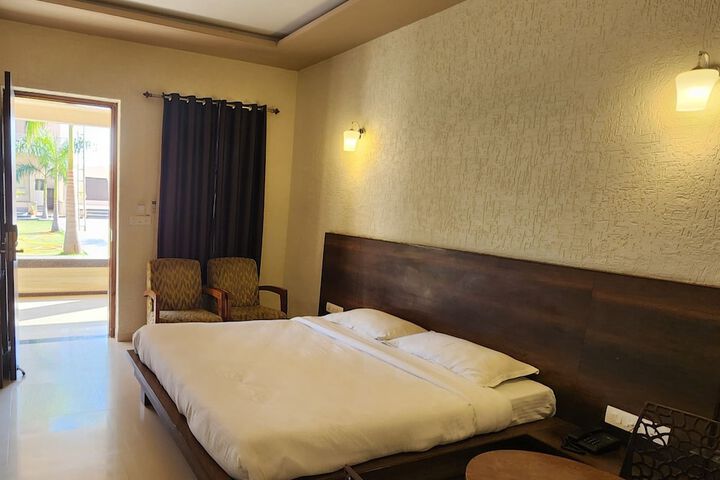 Room 6 of 17