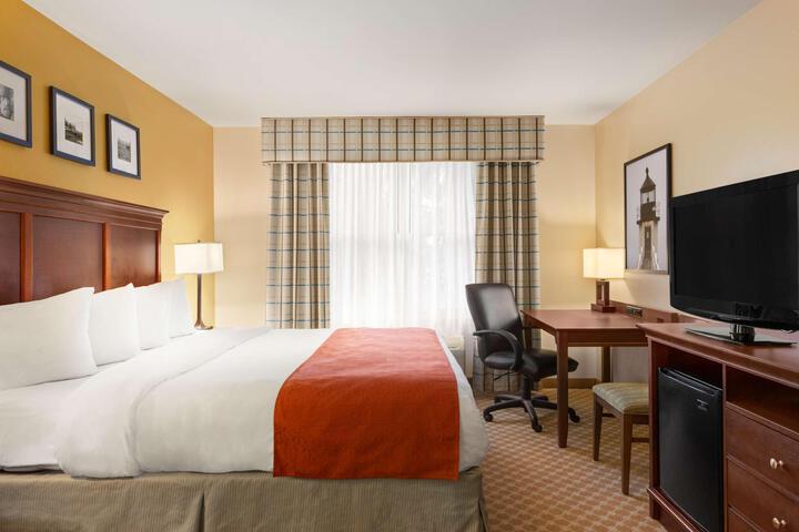 1 King Bed (2 of 3)