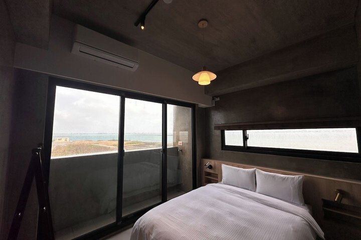 Room 6 of 50