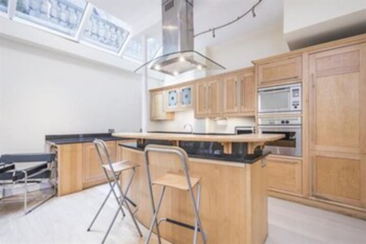 4BR mews home in the centre of exclusive South Kensington