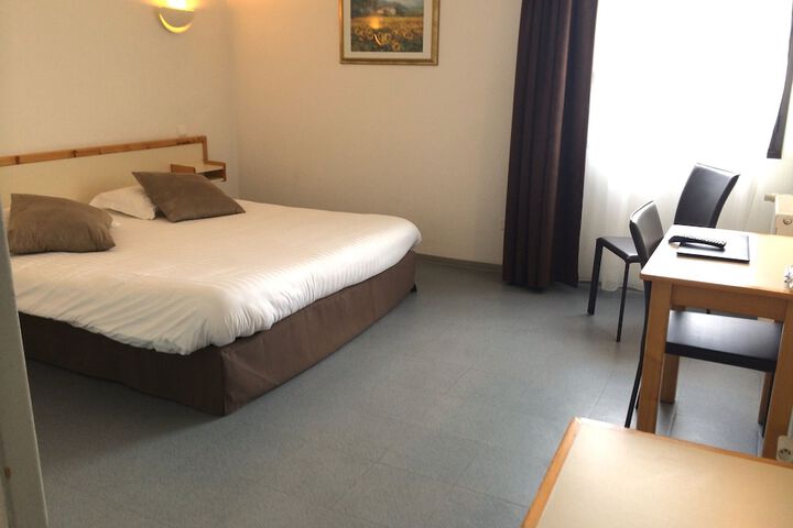 Room 8 of 114