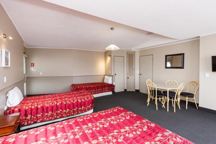 Room 12 of 37