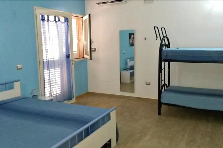 Room 5 of 10