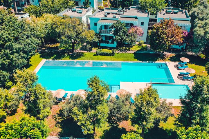 Pools & Facilities