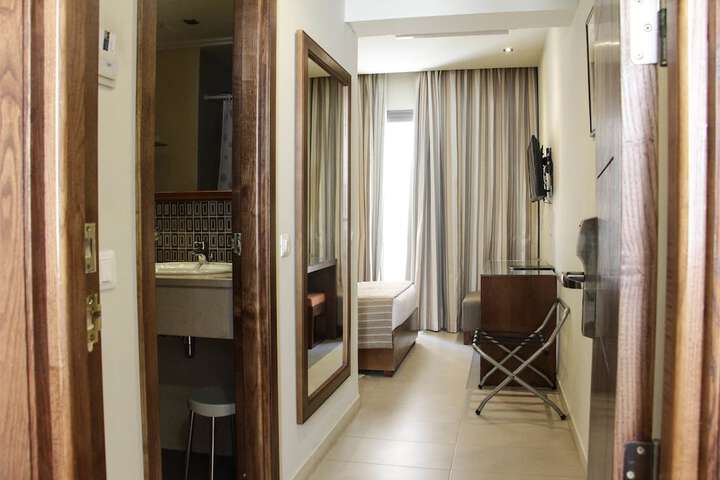 Room 16 of 29