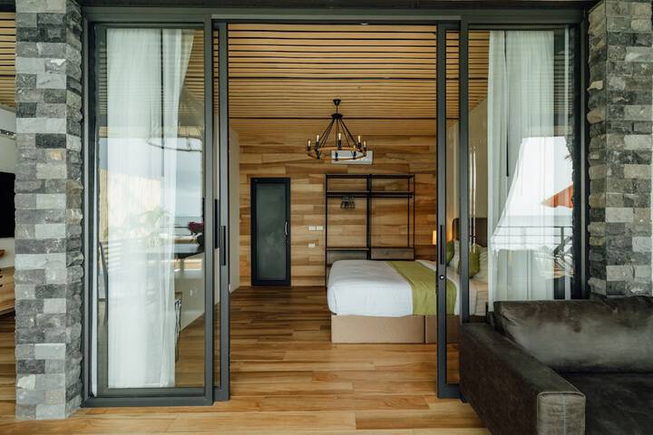 Room 2 of 211