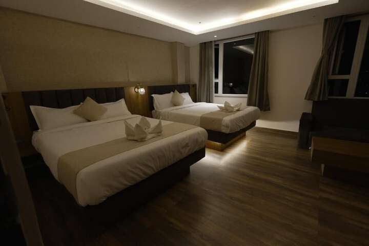 Room 6 of 32