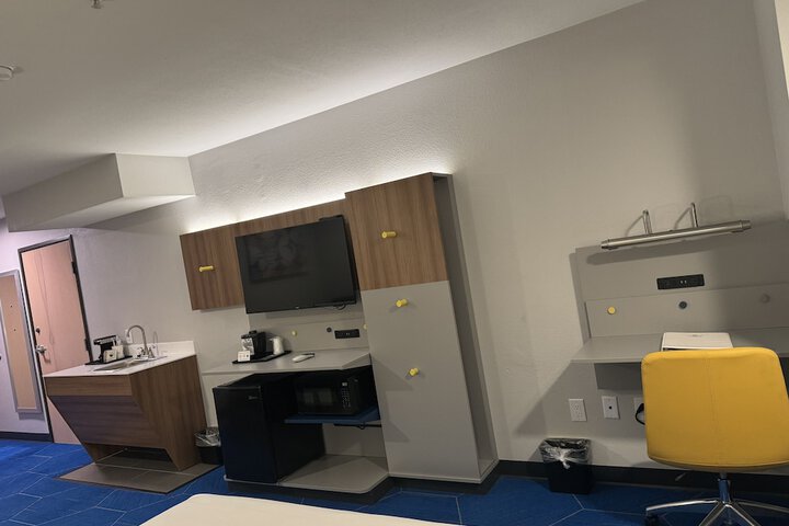Room 12 of 50