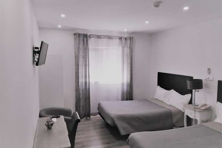 Room 14 of 40