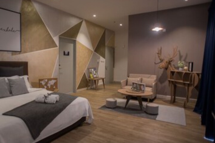 19 ATELIER SUITES AEROPOD