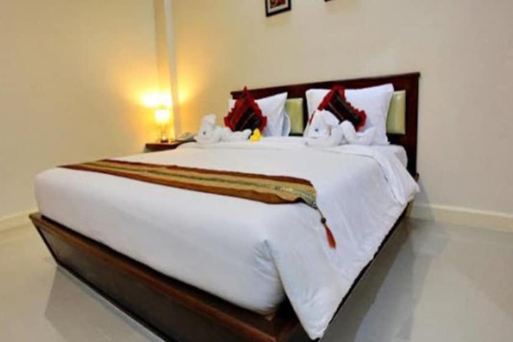 Room 9 of 25