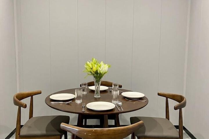 Dining 15 of 16