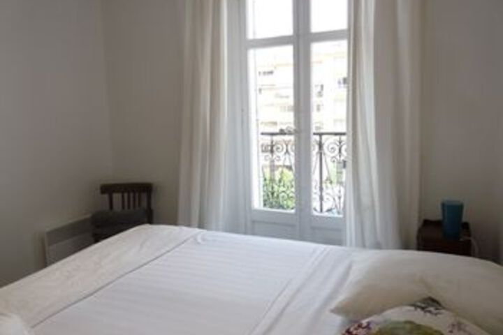 Room 5 of 18