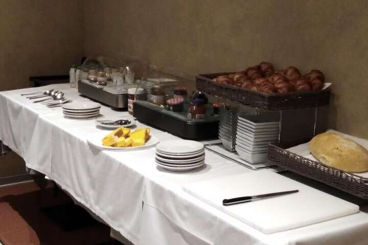 Dining 2 of 6