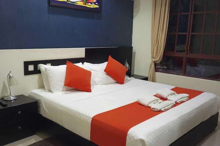 Room 17 of 28