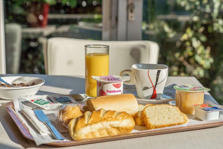 Breakfast/Coffee Service 16 of 32