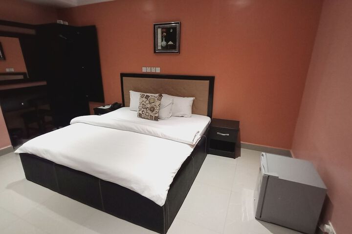 Room 27 of 36