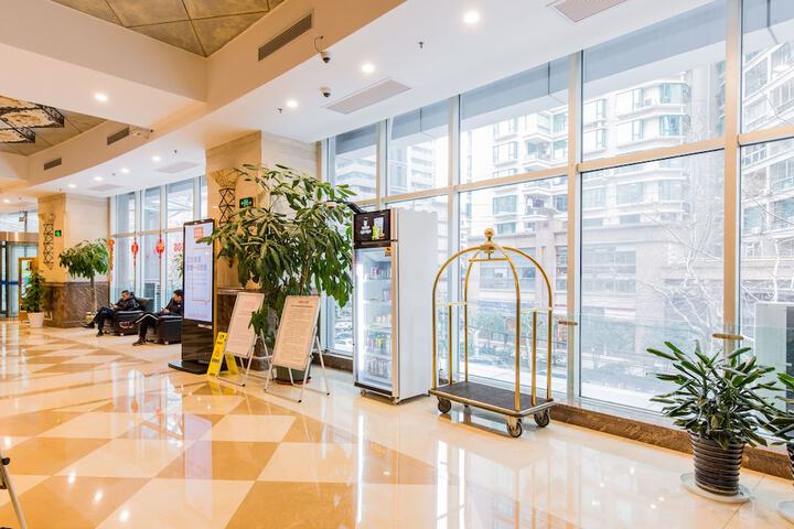 Entrance & Lobby