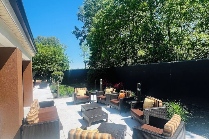 Hotel Exterior 44 of 55