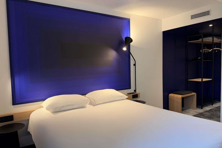 Room 27 of 132