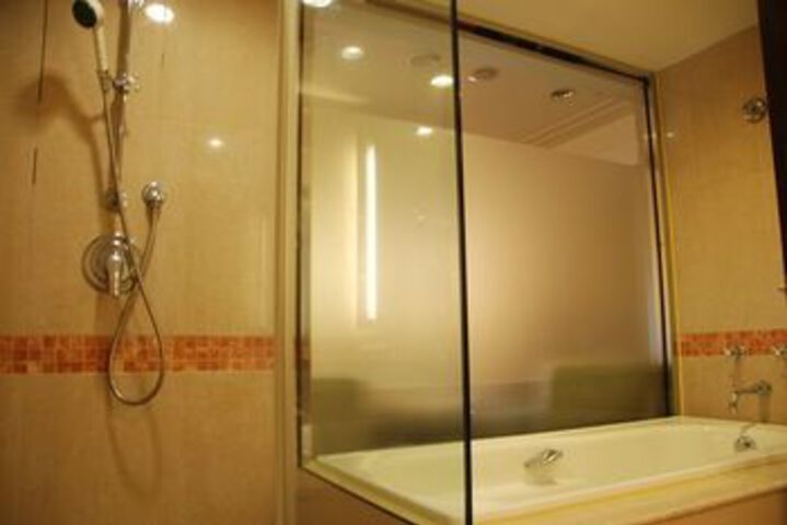 Room 10 of 82
