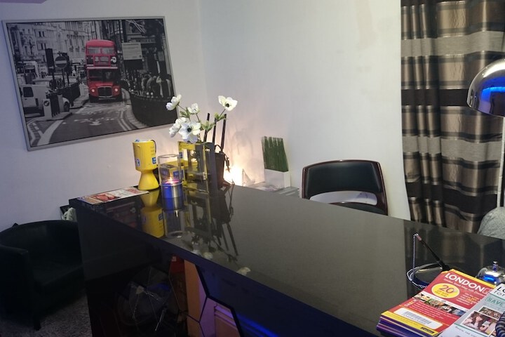 Concierge desk