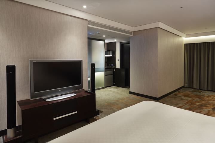 Room 17 of 80