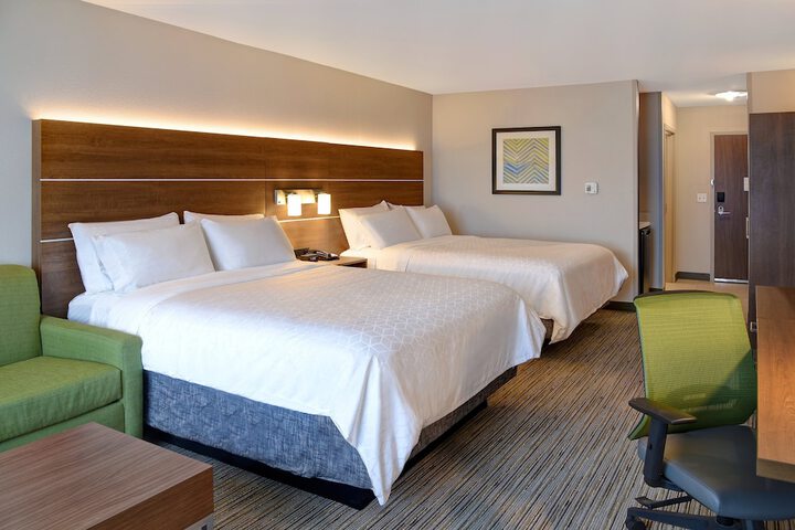 Room 34 of 83