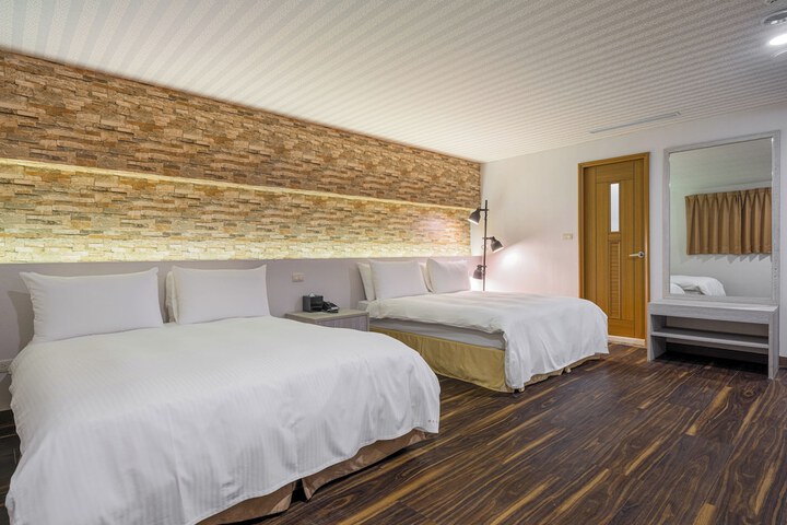 Room 15 of 34