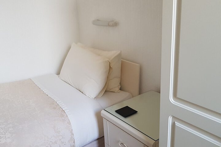 Room 3 of 60