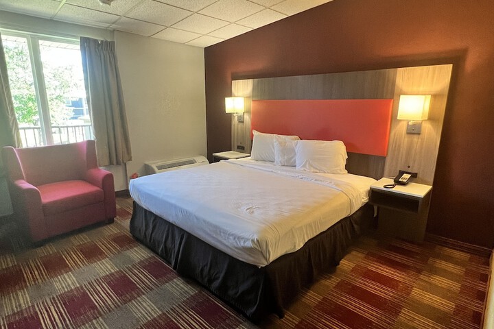 1 King Bed (5 of 5)