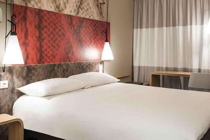 Room 26 of 47