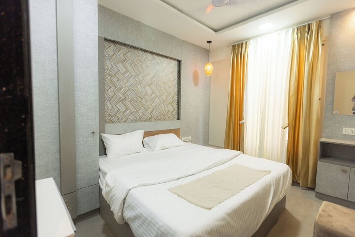 Room 9 of 32