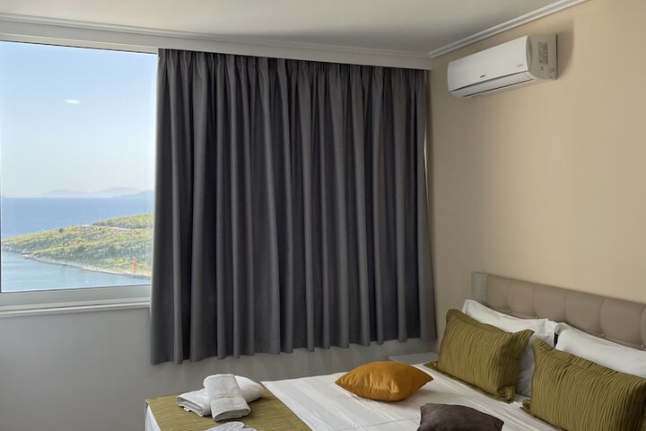 Room 52 of 111