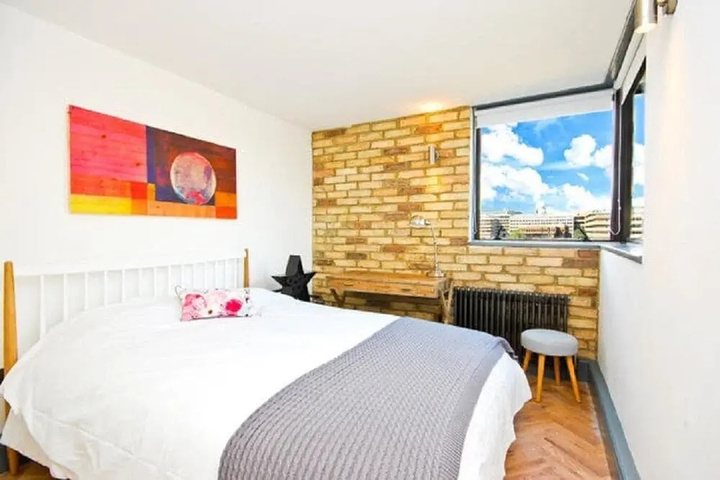 Room 3 of 9