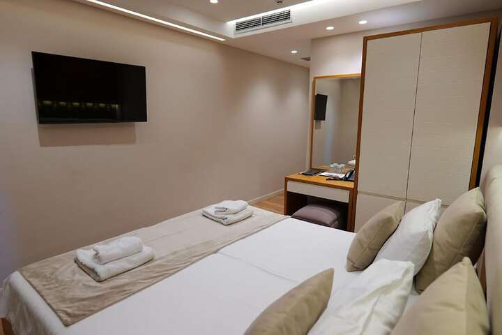 Room 3 of 45